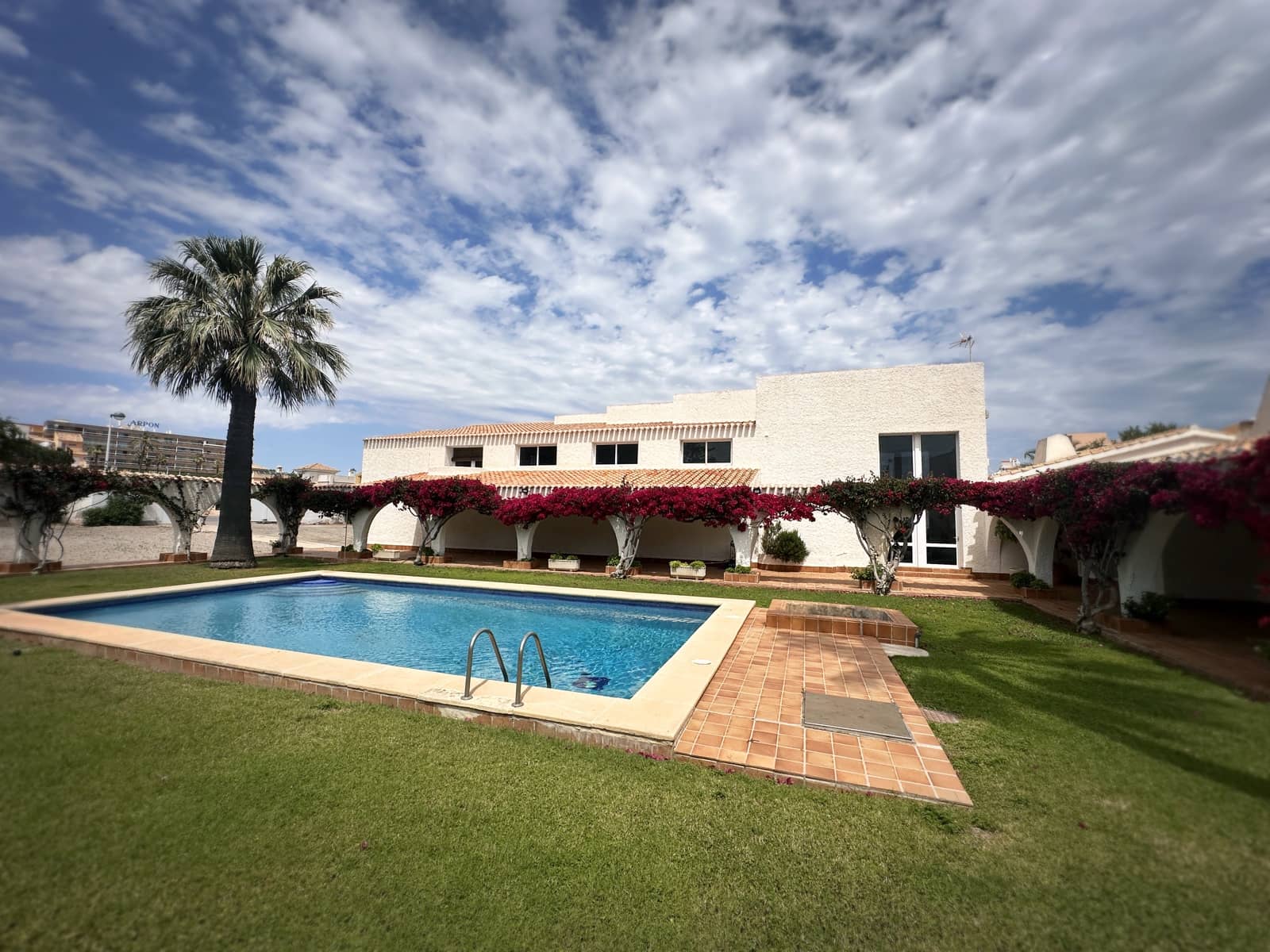 4 Zimmer Villa zu verkaufen in La Manga del Mar Menor mit Pool Garage - 990.000 € (Ref: 9850556)