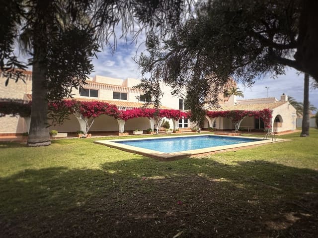 4 Zimmer Villa zu verkaufen in La Manga del Mar Menor mit Pool Garage - 990.000 € (Ref: 9850556)