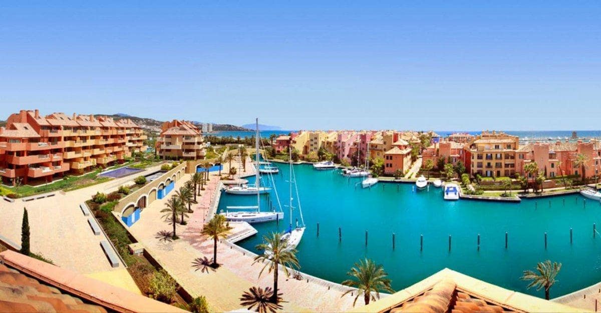 4 soverom Villa til salgs i Manilva med svømmebasseng garasje - € 435 000 (Ref: 8109275)