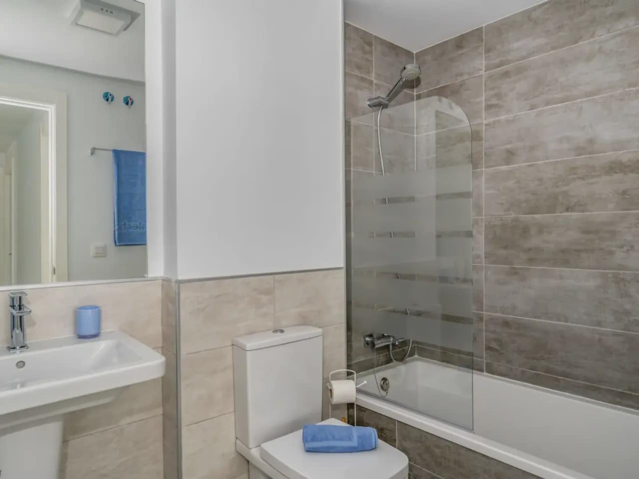 3 bedroom Flat for sale in Punta de la Chullera with pool garage - € 595,000 (Ref: 8669185)