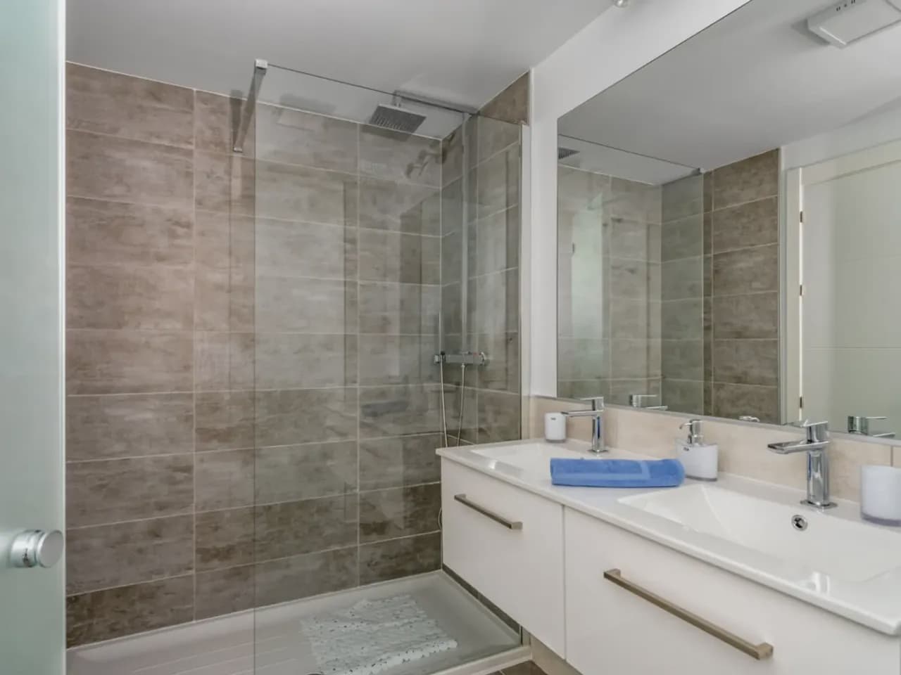 3 bedroom Flat for sale in Punta de la Chullera with pool garage - € 595,000 (Ref: 8669185)