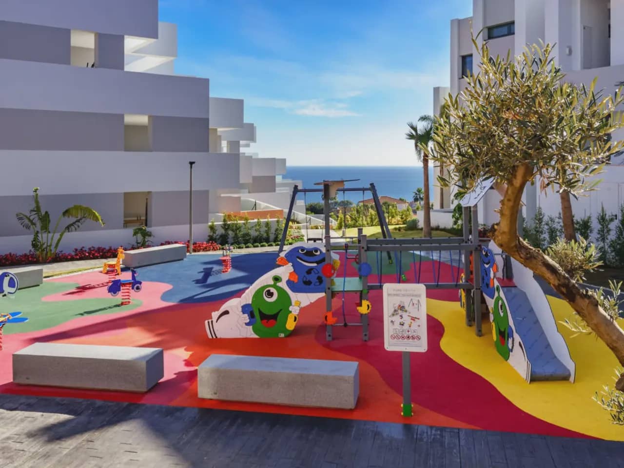 3 bedroom Flat for sale in Punta de la Chullera with pool garage - € 595,000 (Ref: 8669185)