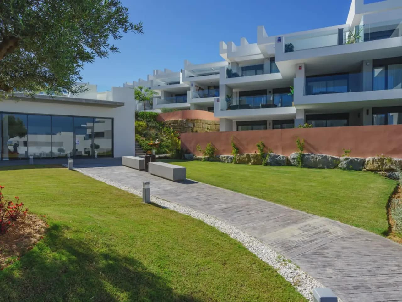 3 bedroom Flat for sale in Punta de la Chullera with pool garage - € 595,000 (Ref: 8669185)