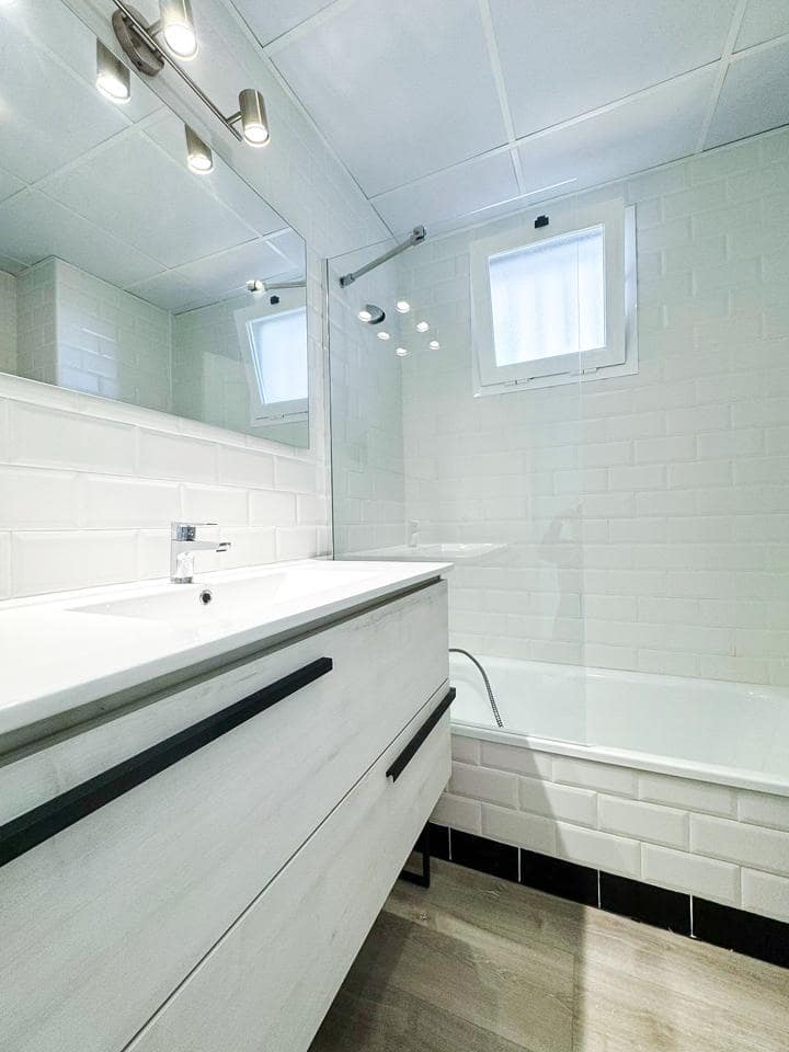 2 soveværelse Lejlighed til salg i Manilva med swimmingpool garage - € 209.000 (Ref: 8826552)