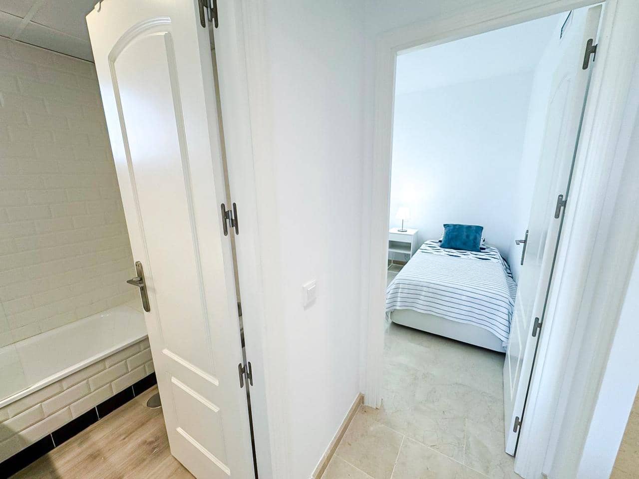 2 soveværelse Lejlighed til salg i Manilva med swimmingpool garage - € 209.000 (Ref: 8826552)