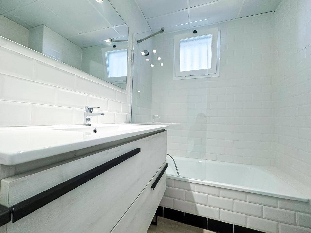 2 soveværelse Lejlighed til salg i Manilva med swimmingpool garage - € 209.000 (Ref: 8826552)