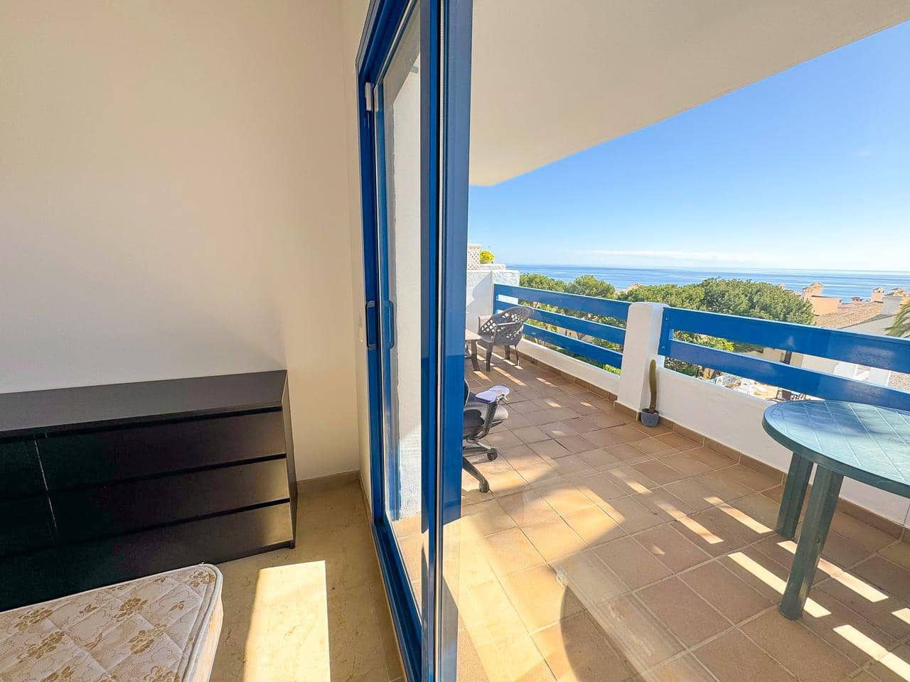 2 bedroom Flat for sale in La Duquesa / Puerto de la Duquesa with pool garage - € 273,000 (Ref: 8856607)