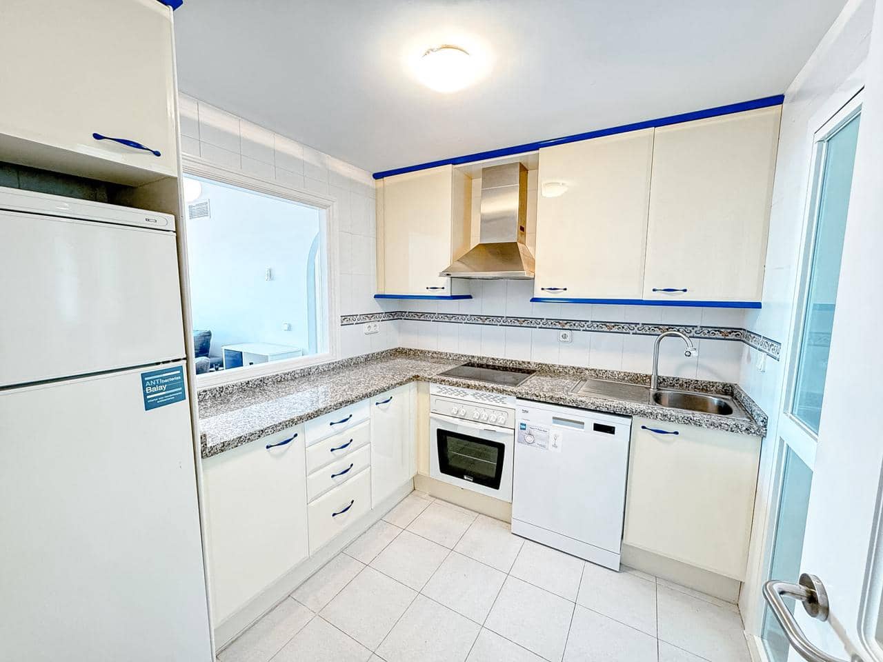 2 bedroom Flat for sale in La Duquesa / Puerto de la Duquesa with pool garage - € 273,000 (Ref: 8856607)