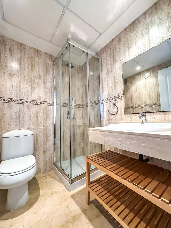 2 bedroom Flat for sale in La Duquesa / Puerto de la Duquesa with pool garage - € 273,000 (Ref: 8856607)