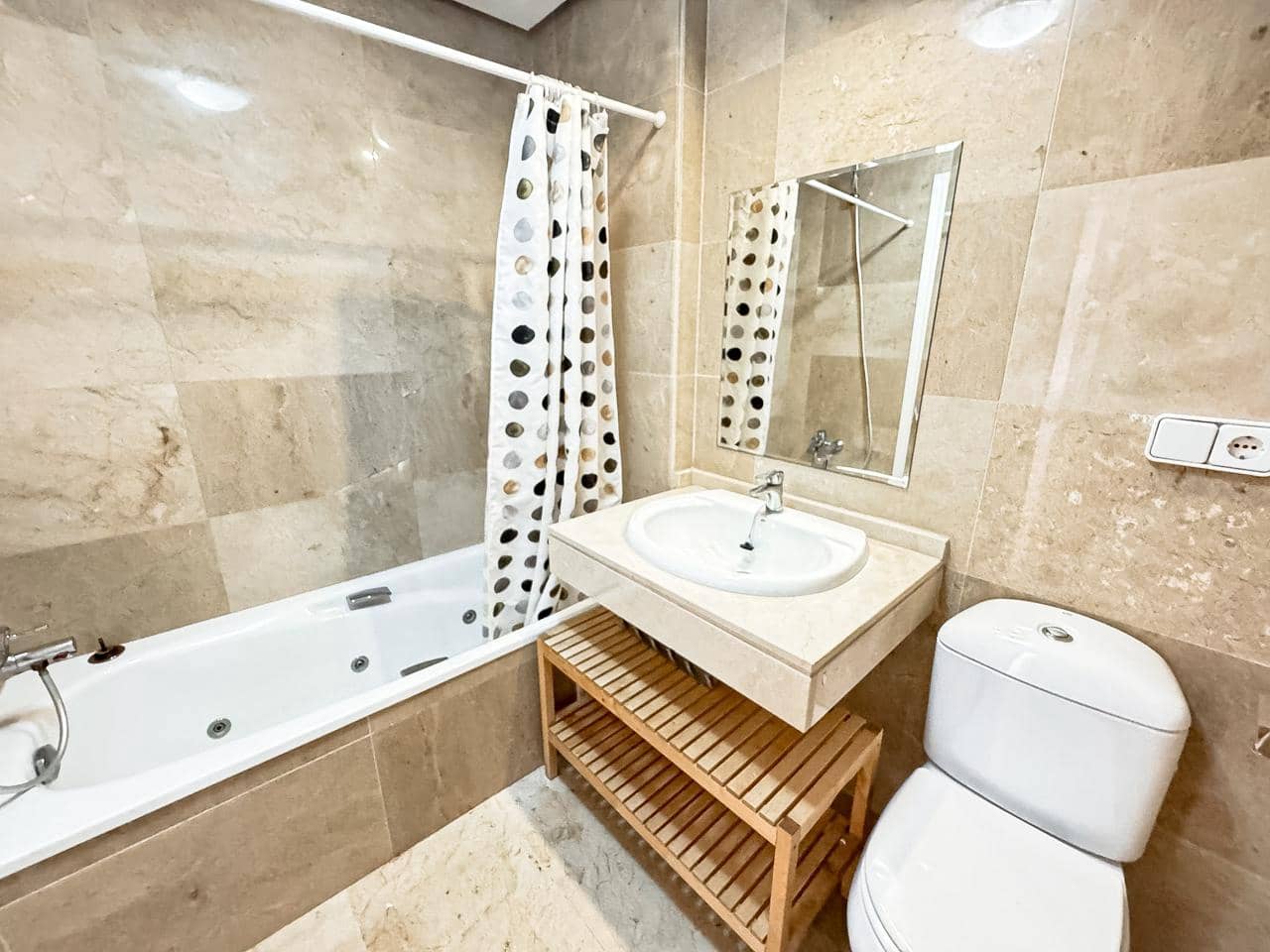 2 bedroom Flat for sale in La Duquesa / Puerto de la Duquesa with pool garage - € 273,000 (Ref: 8856607)