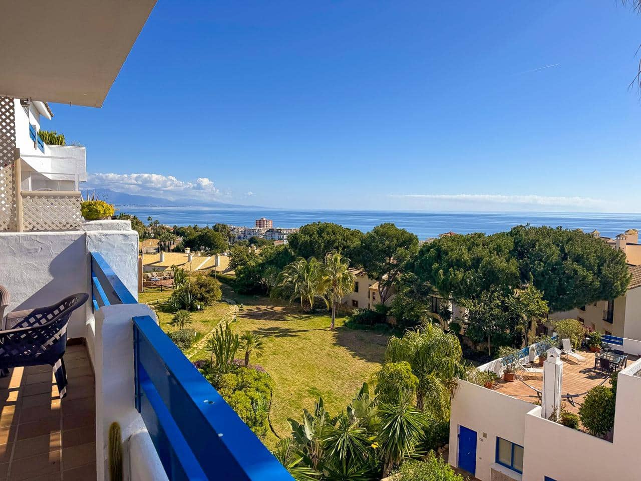 2 bedroom Flat for sale in La Duquesa / Puerto de la Duquesa with pool garage - € 273,000 (Ref: 8856607)