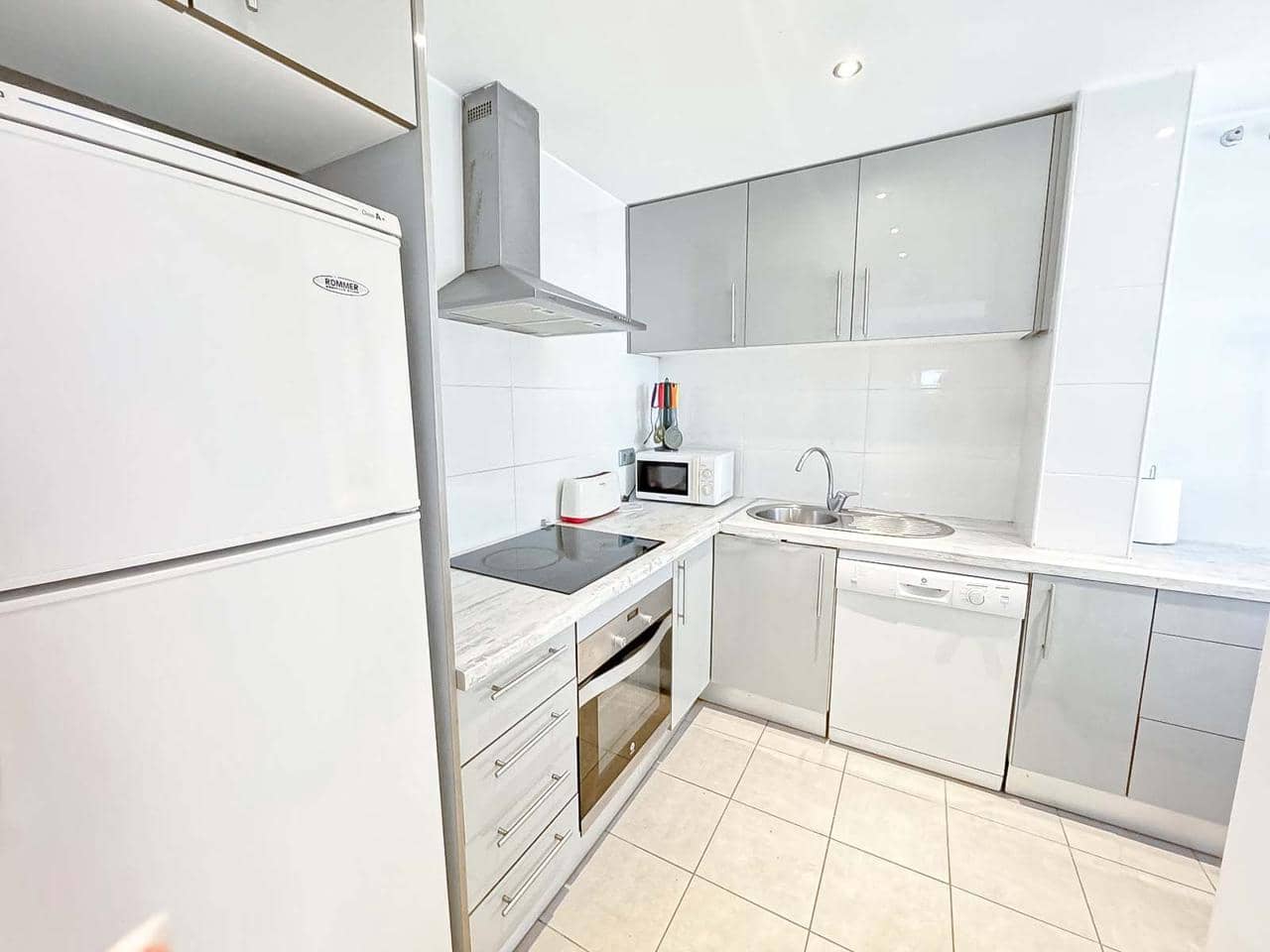 2 slaapkamer Flat te koop in San Luis de Sabinillas met zwembad - € 203.000 (Ref: 8945785)