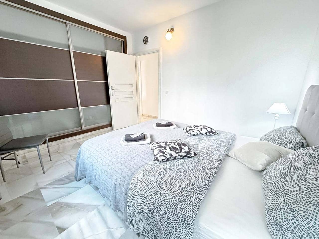 2 slaapkamer Flat te koop in San Luis de Sabinillas met zwembad - € 203.000 (Ref: 8945785)