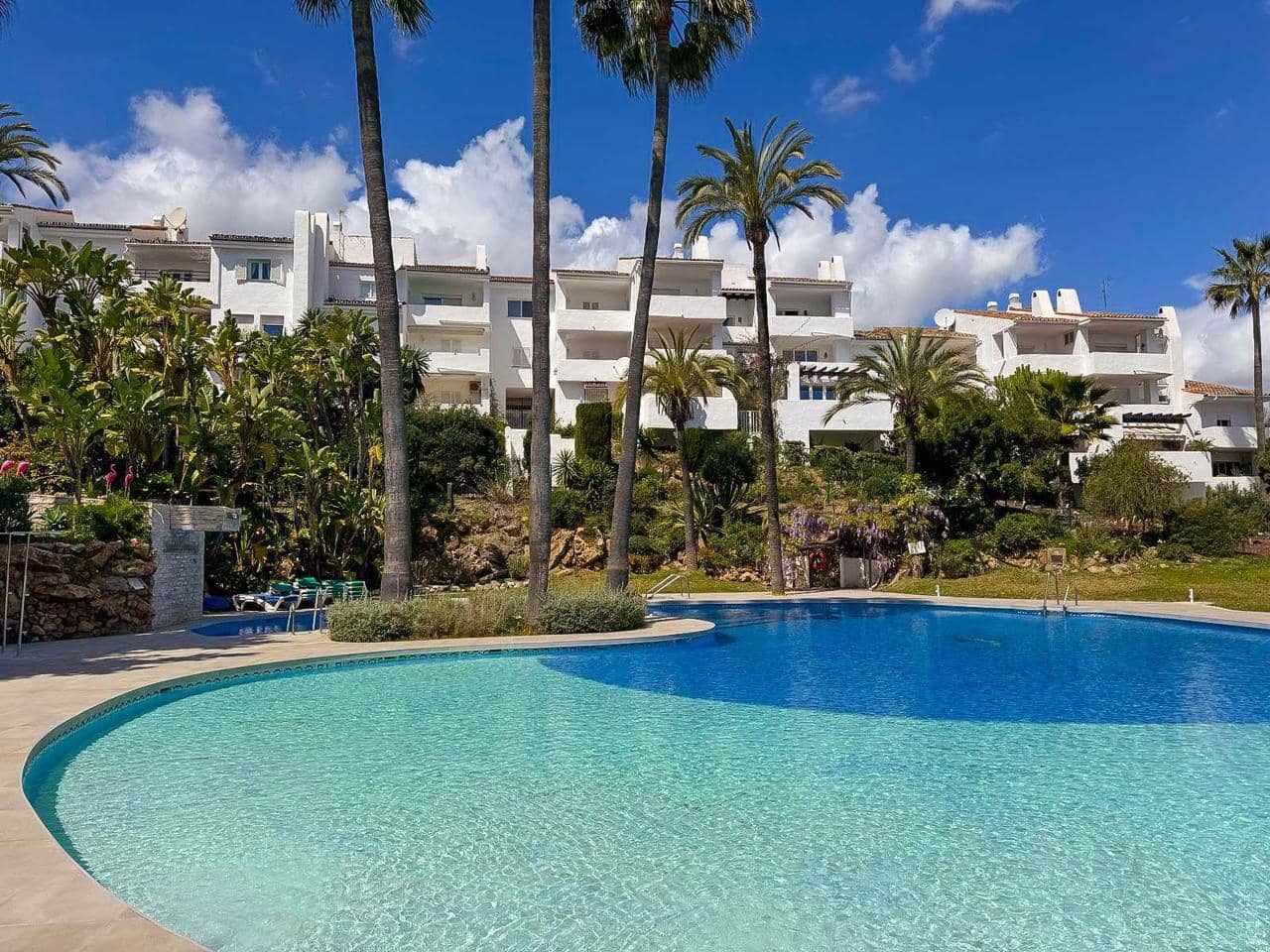 2 slaapkamer Flat te koop in San Luis de Sabinillas met zwembad - € 203.000 (Ref: 8945785)