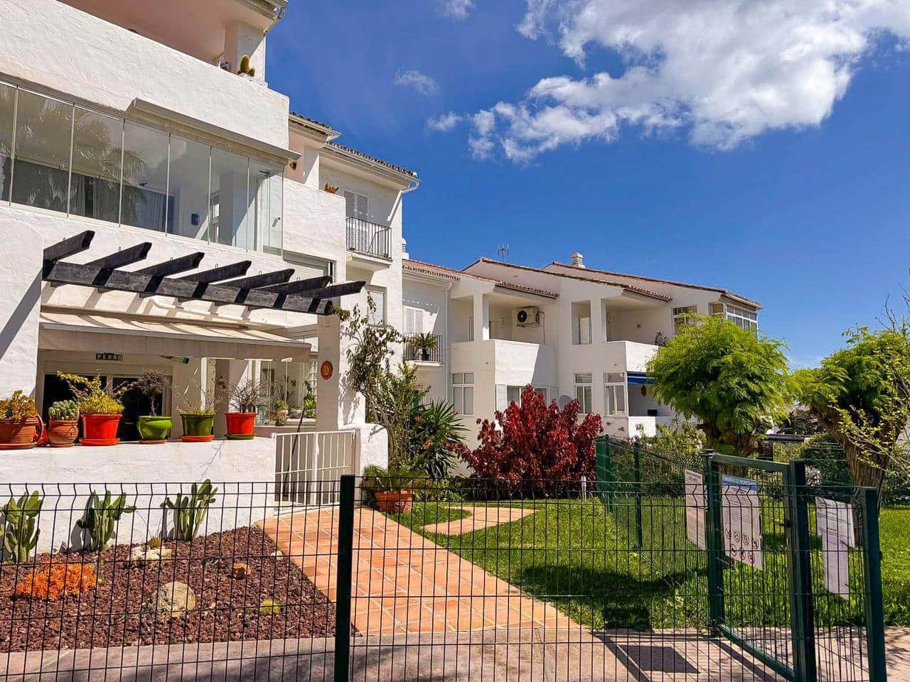 2 slaapkamer Flat te koop in San Luis de Sabinillas met zwembad - € 203.000 (Ref: 8945785)