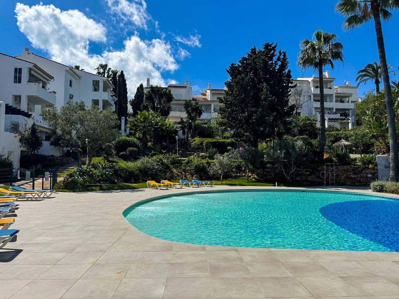 2 slaapkamer Flat te koop in San Luis de Sabinillas met zwembad - € 203.000 (Ref: 8945785)