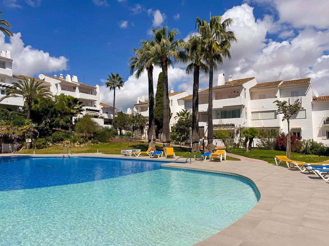 2 slaapkamer Flat te koop in San Luis de Sabinillas met zwembad - € 203.000 (Ref: 8945785)