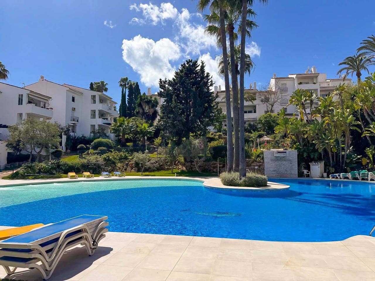 2 slaapkamer Flat te koop in San Luis de Sabinillas met zwembad - € 203.000 (Ref: 8945785)