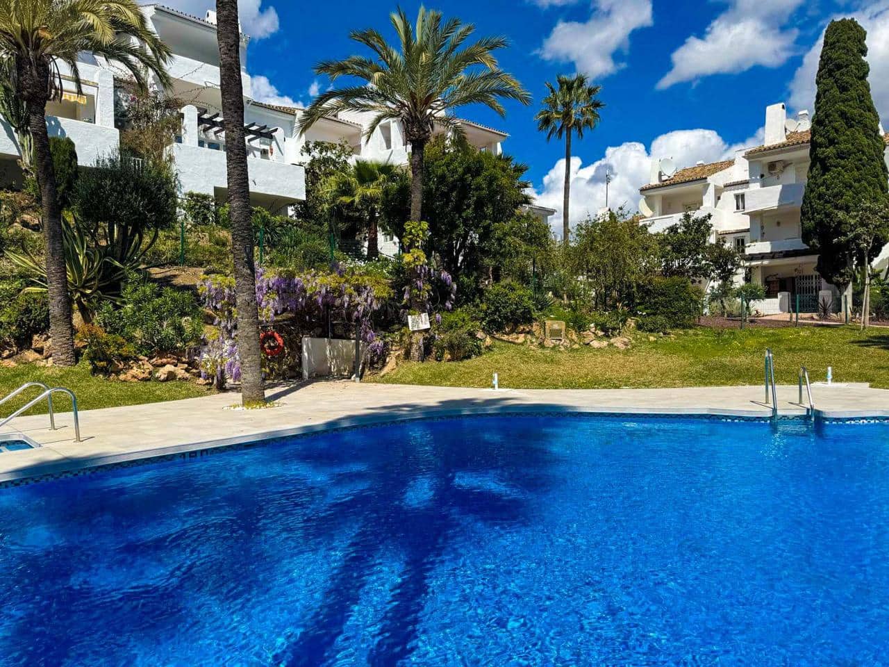 2 slaapkamer Flat te koop in San Luis de Sabinillas met zwembad - € 203.000 (Ref: 8945785)