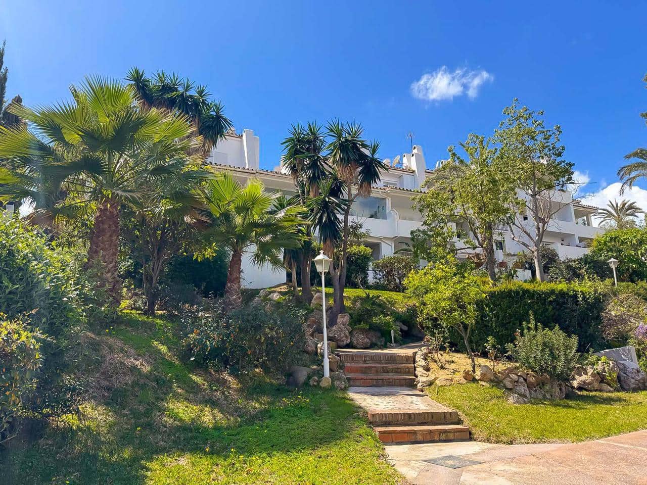 2 slaapkamer Flat te koop in San Luis de Sabinillas met zwembad - € 203.000 (Ref: 8945785)