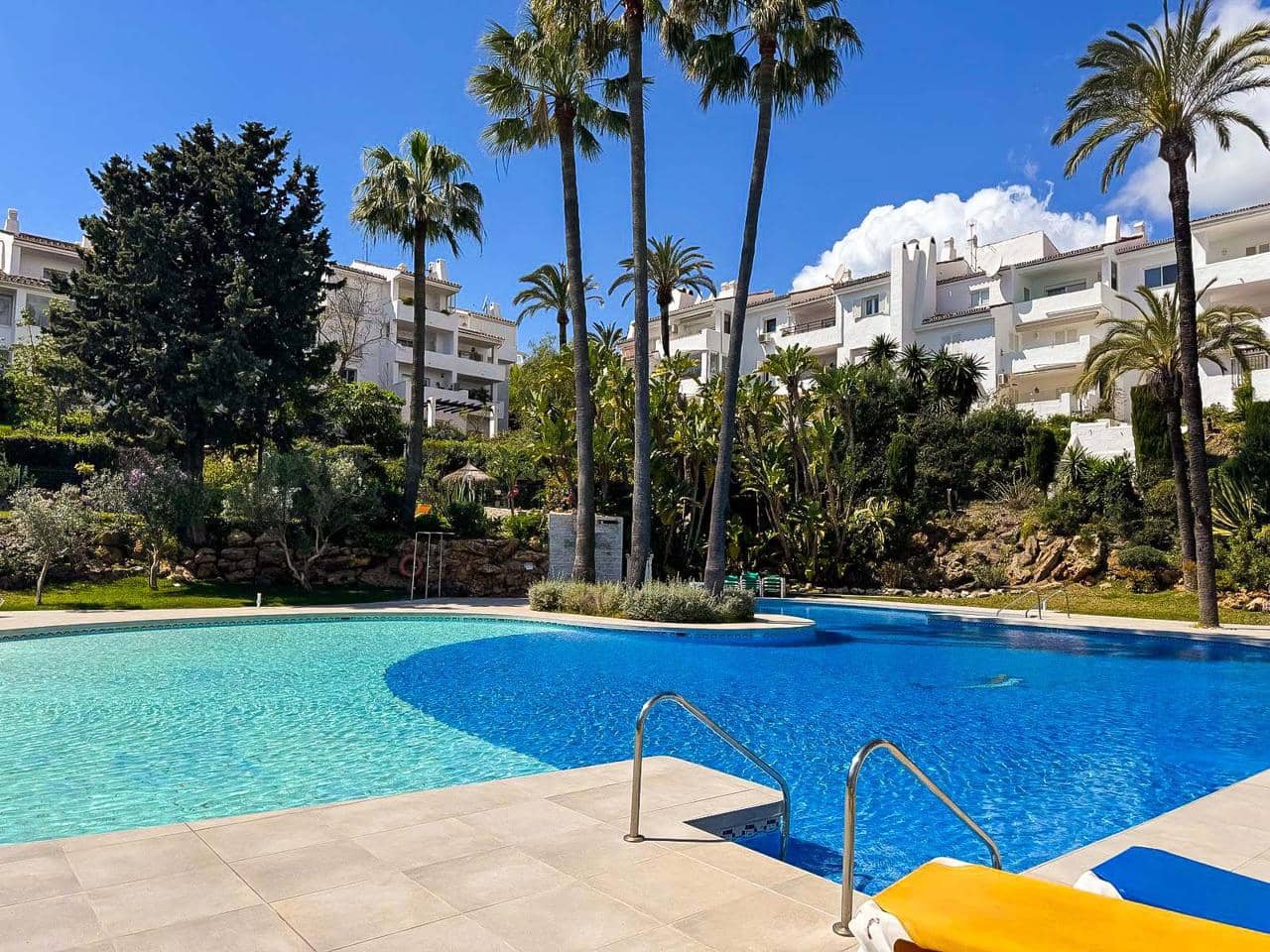 2 slaapkamer Flat te koop in San Luis de Sabinillas met zwembad - € 203.000 (Ref: 8945785)