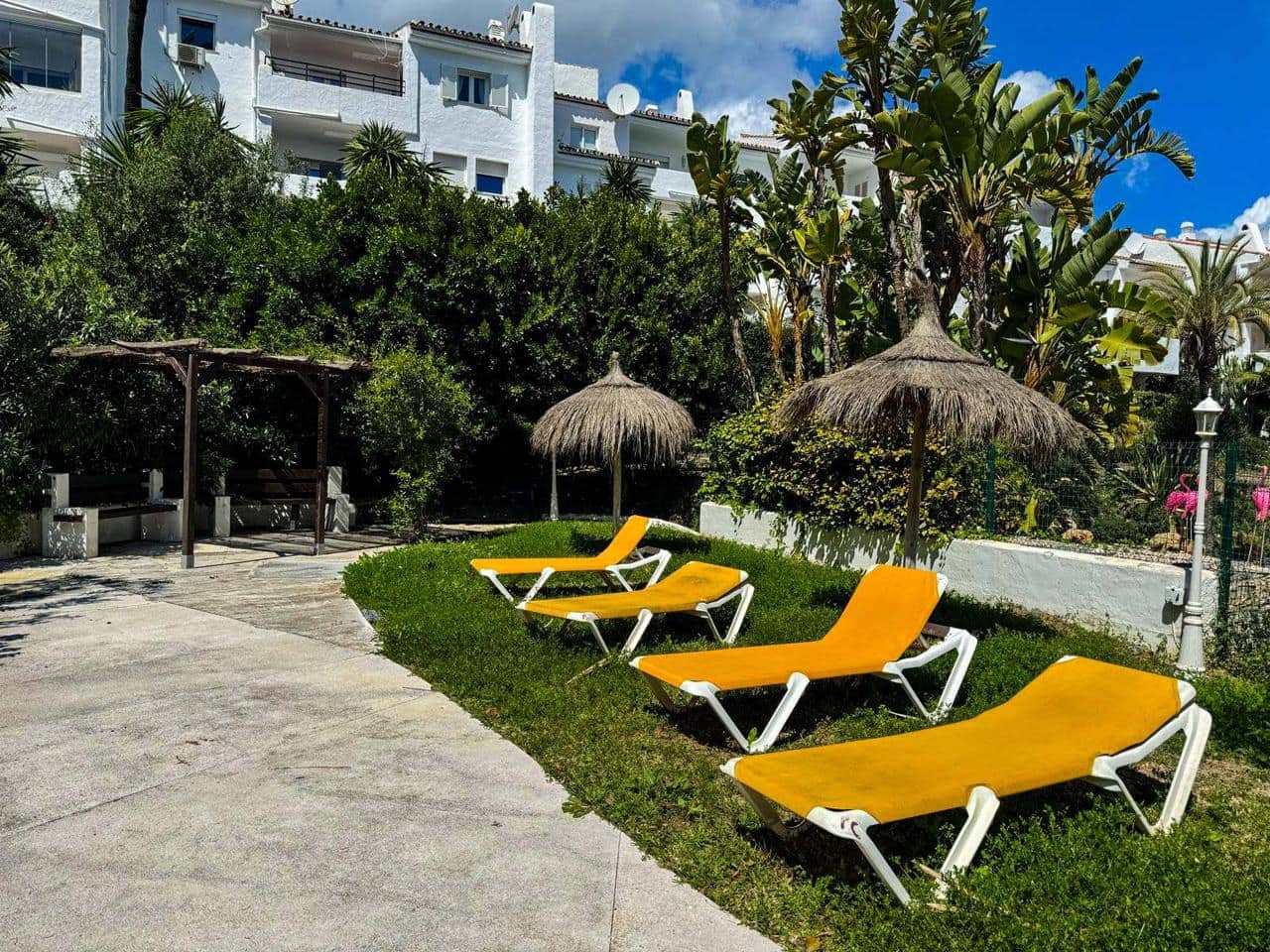 2 slaapkamer Flat te koop in San Luis de Sabinillas met zwembad - € 203.000 (Ref: 8945785)