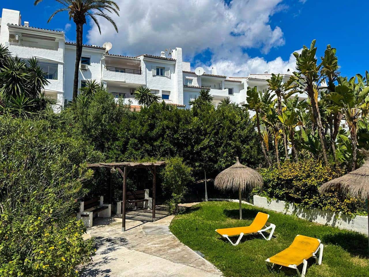 2 slaapkamer Flat te koop in San Luis de Sabinillas met zwembad - € 203.000 (Ref: 8945785)