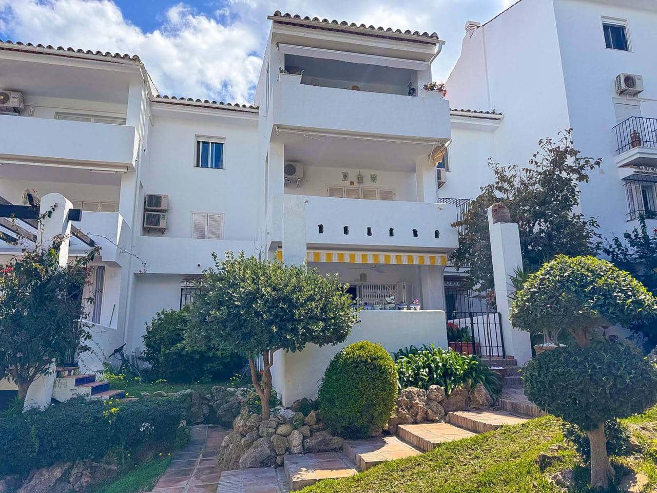 2 slaapkamer Flat te koop in San Luis de Sabinillas met zwembad - € 203.000 (Ref: 8945785)