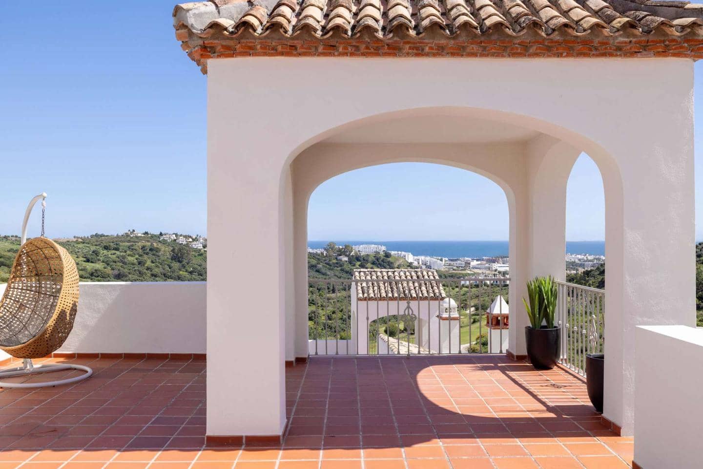 3 soveværelse Villa til salg i Estepona med swimmingpool garage - € 470.250 (Ref: 9016468)