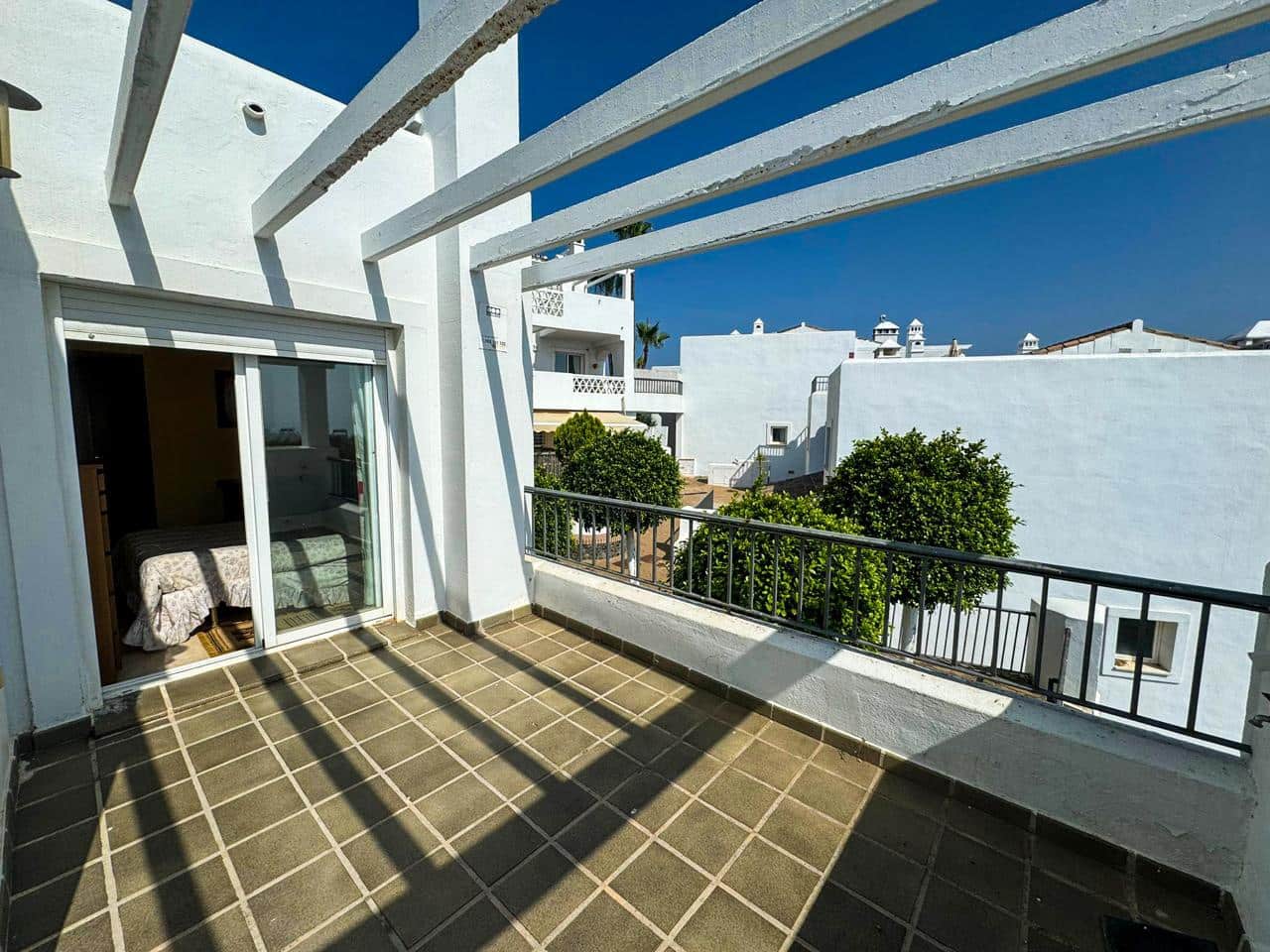 3 soveværelse Lejlighed til salg i Bahia de Casares med swimmingpool garage - € 275.000 (Ref: 9094571)