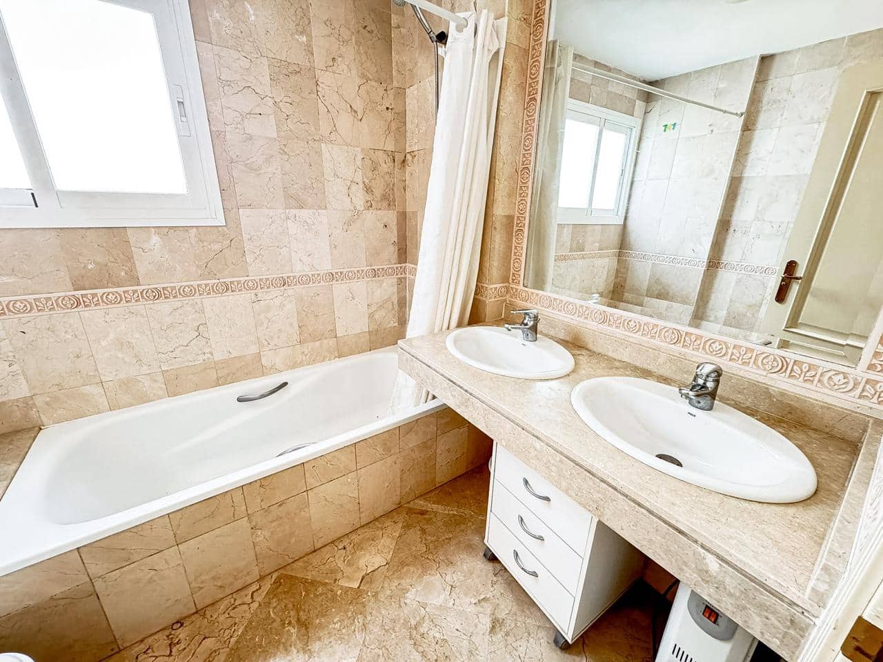 3 soveværelse Lejlighed til salg i Bahia de Casares med swimmingpool garage - € 275.000 (Ref: 9094571)