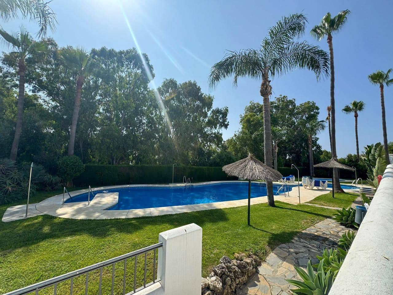 3 soveværelse Lejlighed til salg i Bahia de Casares med swimmingpool garage - € 275.000 (Ref: 9094571)