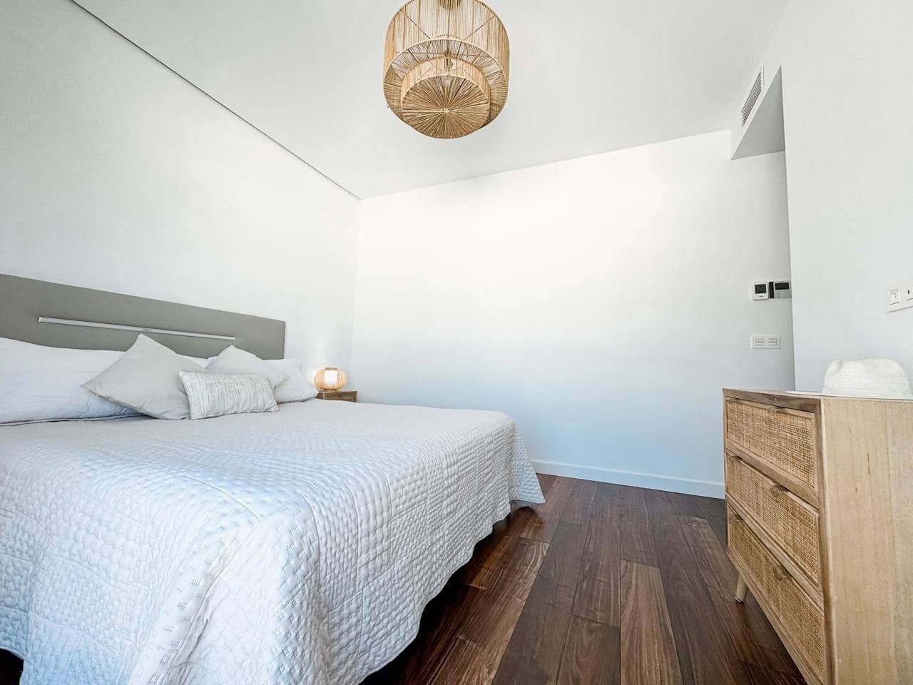 4 sypialnia Willa na sprzedaż w Manilva z basenem garażem - 399 000 € (Ref: 9142339)