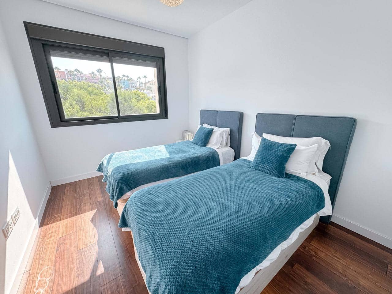 4 sypialnia Willa na sprzedaż w Manilva z basenem garażem - 399 000 € (Ref: 9142339)