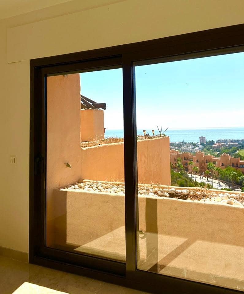 3 bedroom Flat for sale in San Luis de Sabinillas with pool garage - € 550,000 (Ref: 9216057)