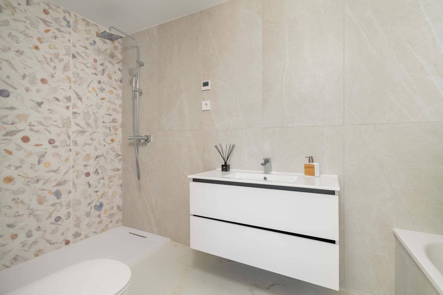 3 makuuhuone Asunto myytävänä paikassa Estepona mukana uima-altaan 
autotalli - 755 000 € (Ref: 9242291)