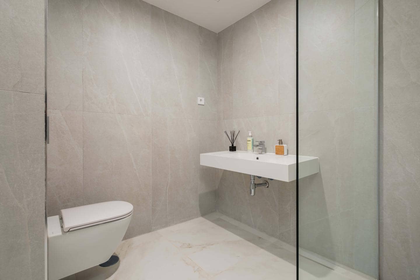 3 makuuhuone Asunto myytävänä paikassa Estepona mukana uima-altaan 
autotalli - 755 000 € (Ref: 9242291)