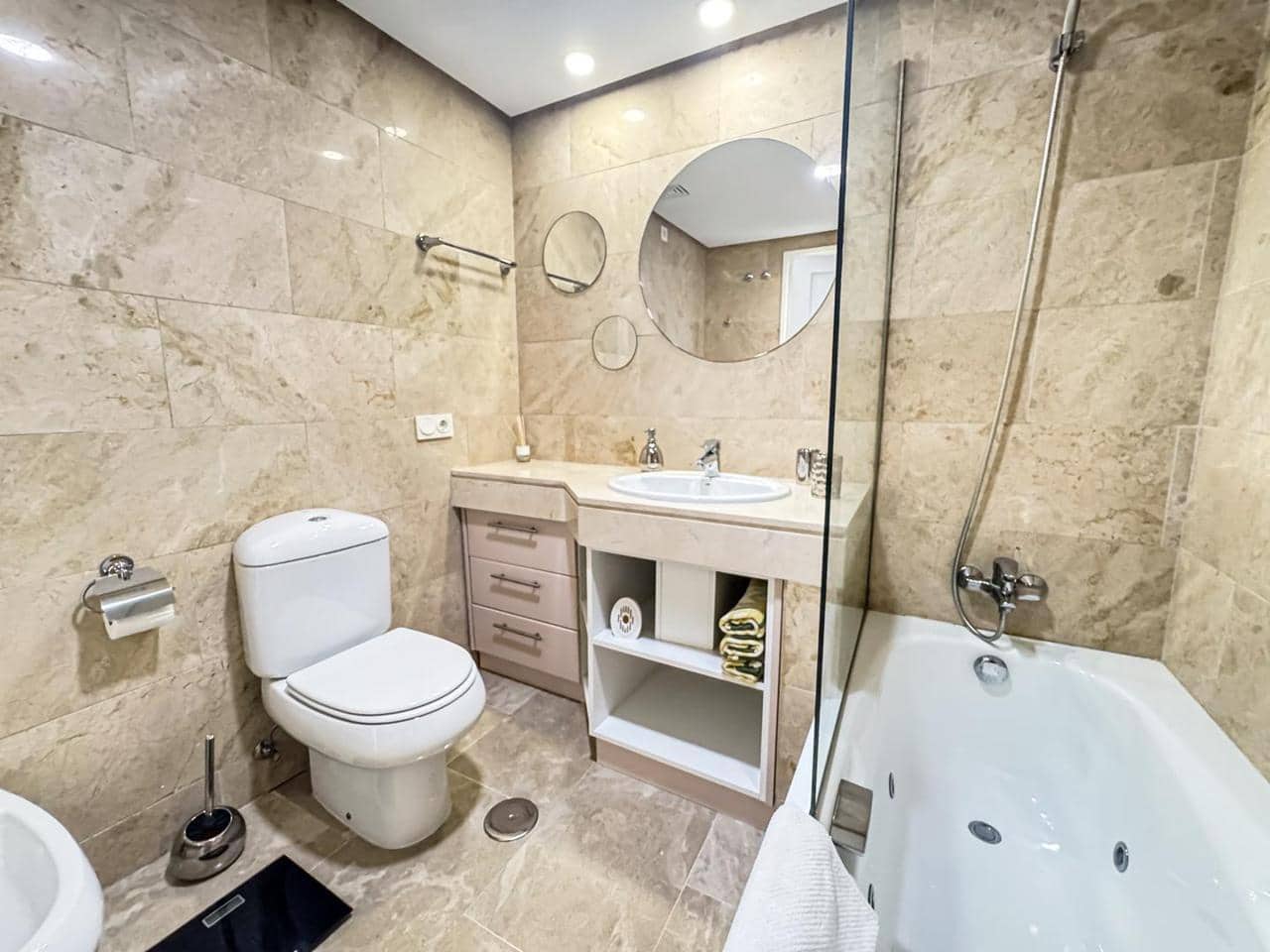 2 bedroom Flat for sale in San Luis de Sabinillas with pool garage - € 310,000 (Ref: 9254345)