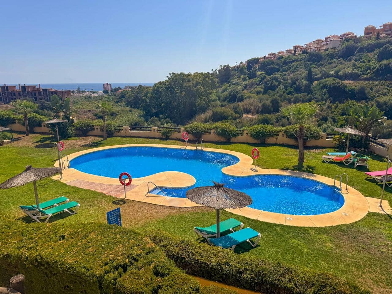 2 bedroom Flat for sale in San Luis de Sabinillas with pool garage - € 310,000 (Ref: 9254345)