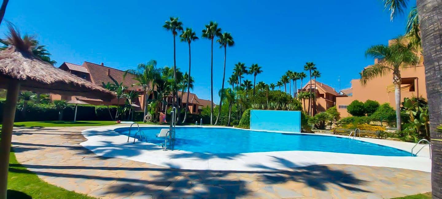 2 bedroom Flat for sale in Bahia de Casares with pool - € 235,000 (Ref: 9271789)