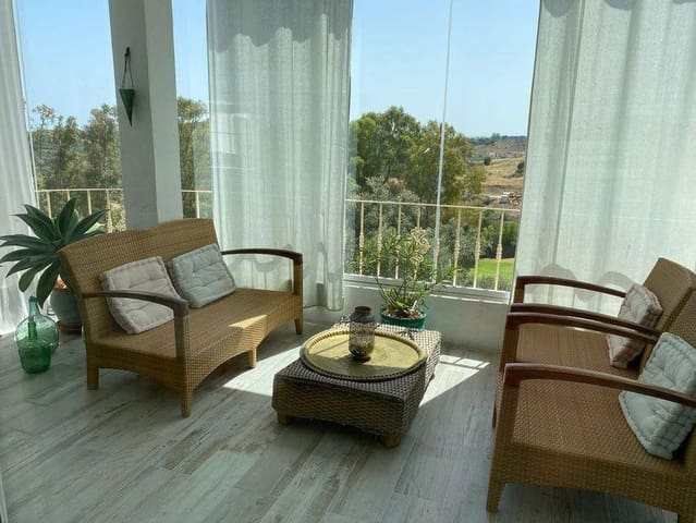 Piso de 2 habitaciones en Estepona Golf, Estepona en venta con piscina - 425.000 € (Ref: 9274630)