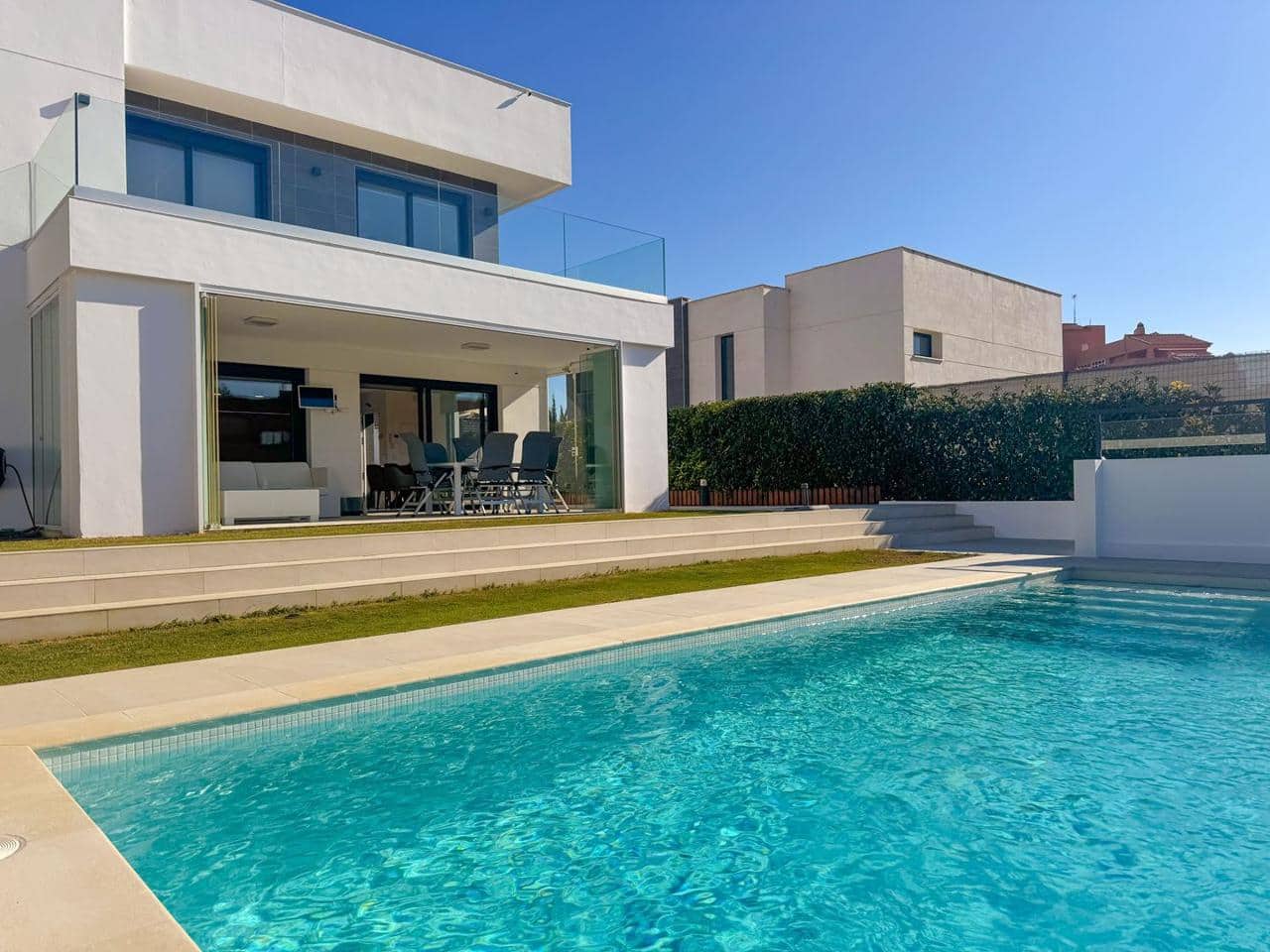 3 chambre Villa/Maison à vendre à Manilva avec piscine garage - 895 000 € (Ref: 9294089)