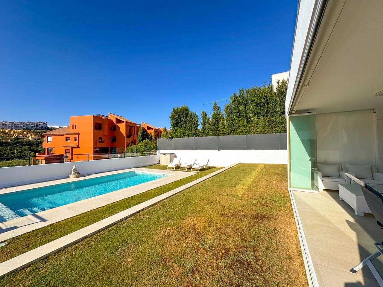 3 chambre Villa/Maison à vendre à Manilva avec piscine garage - 895 000 € (Ref: 9294089)