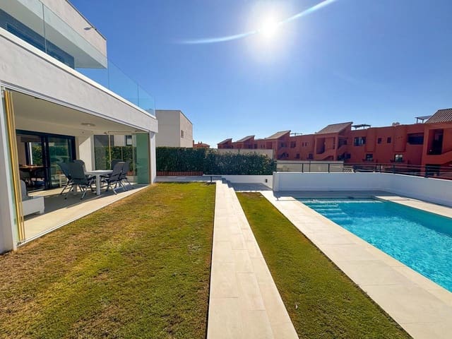 3 chambre Villa/Maison à vendre à La Duquesa / Puerto de la Duquesa, Manilva avec piscine garage - 895 000 € (Ref: 9294089)