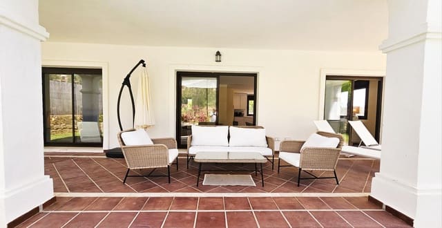 3 soverom Villa til salgs i Guadalobón, Estepona med svømmebasseng - € 950 000 (Ref: 9350166)