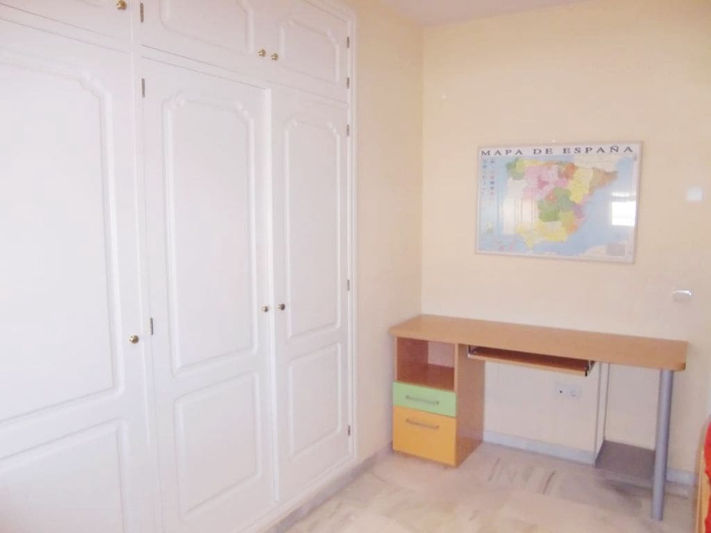 3 bedroom Flat for sale in San Luis de Sabinillas with garage - € 320,000 (Ref: 9387035)