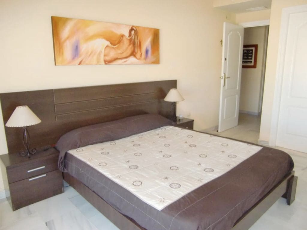 3 bedroom Flat for sale in San Luis de Sabinillas with garage - € 320,000 (Ref: 9387035)