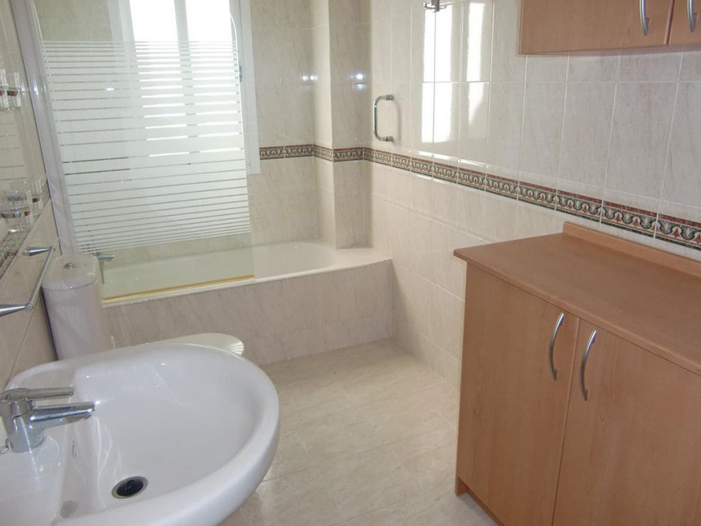 3 bedroom Flat for sale in San Luis de Sabinillas with garage - € 320,000 (Ref: 9387035)