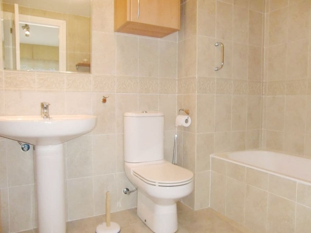 3 bedroom Flat for sale in San Luis de Sabinillas with garage - € 320,000 (Ref: 9387035)