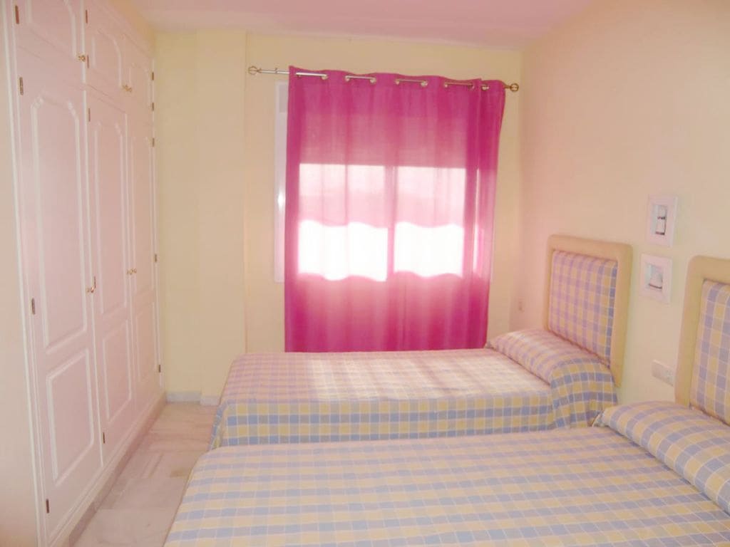 3 bedroom Flat for sale in San Luis de Sabinillas with garage - € 320,000 (Ref: 9387035)